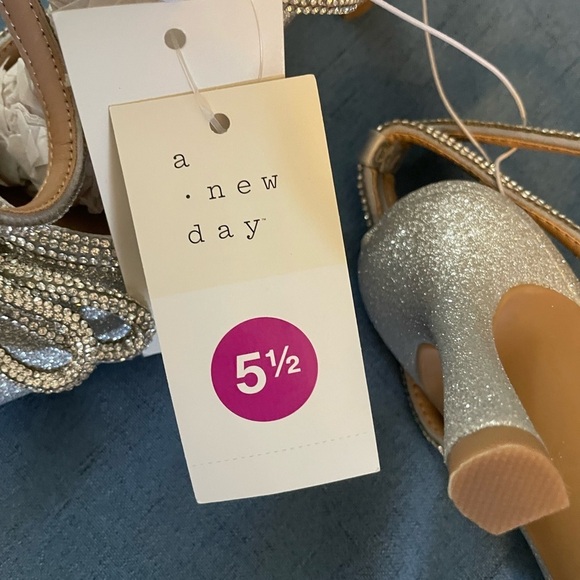 A New Day Carmin Bow Pumps, Size 5.5, NWT - Picture 3 of 8